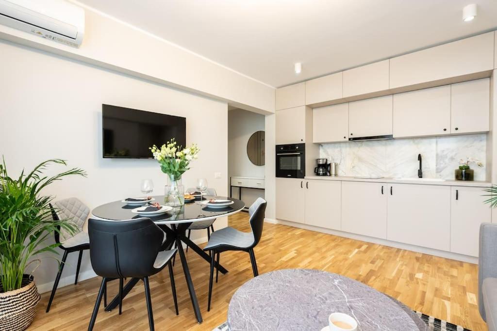 בוקרשט Sunny 2Br Flat - Top Location - Stunning Views מראה חיצוני תמונה