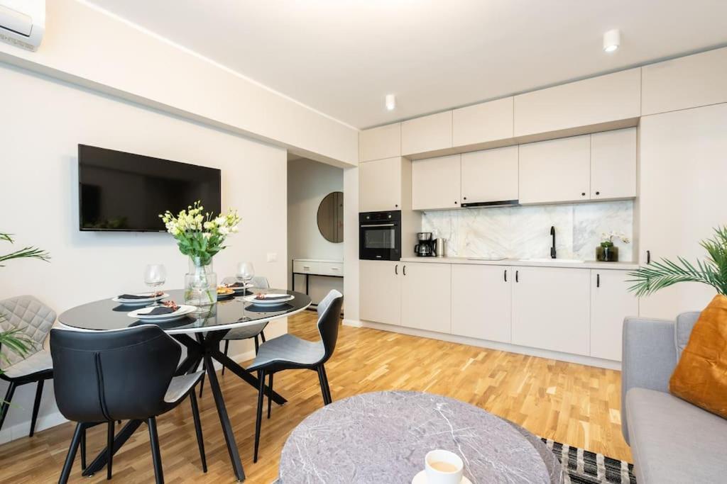 בוקרשט Sunny 2Br Flat - Top Location - Stunning Views מראה חיצוני תמונה