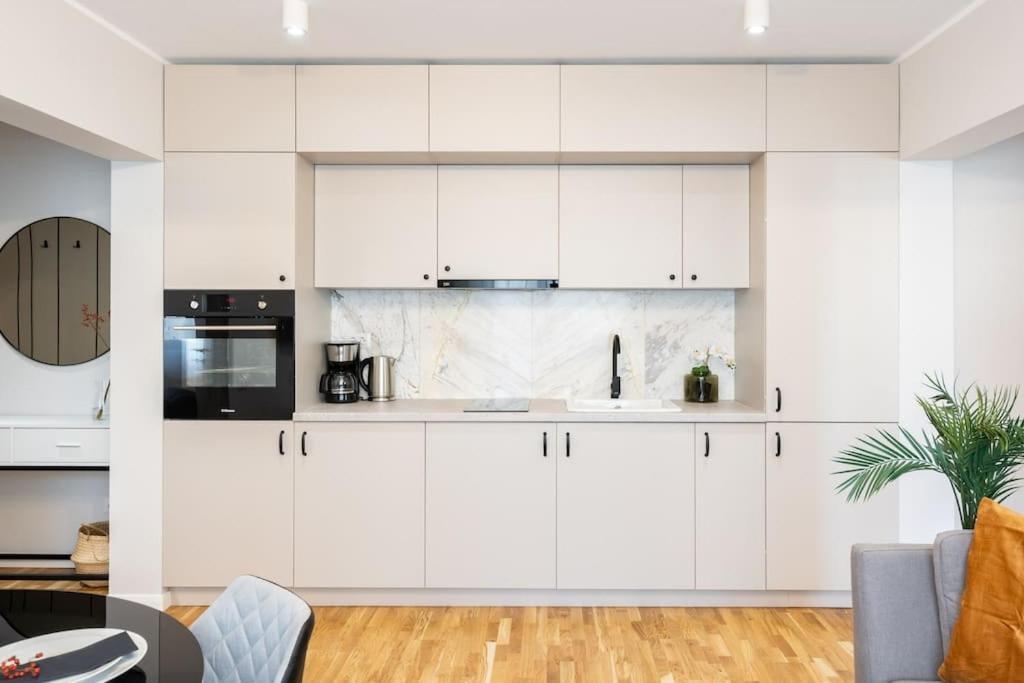 בוקרשט Sunny 2Br Flat - Top Location - Stunning Views מראה חיצוני תמונה