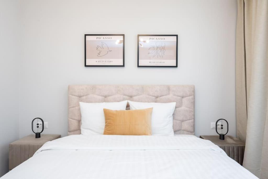 בוקרשט Sunny 2Br Flat - Top Location - Stunning Views מראה חיצוני תמונה